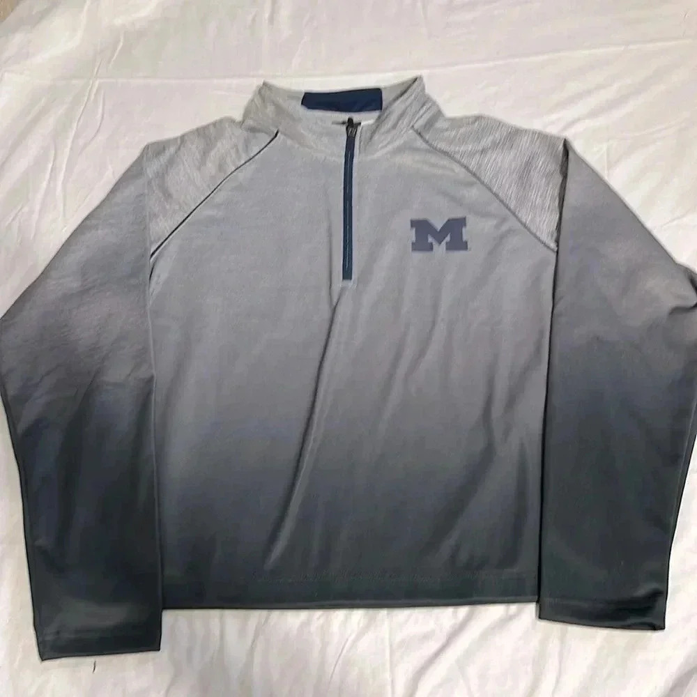 Michigan Wolverines Colosseum 1/4 zip pullover Medium